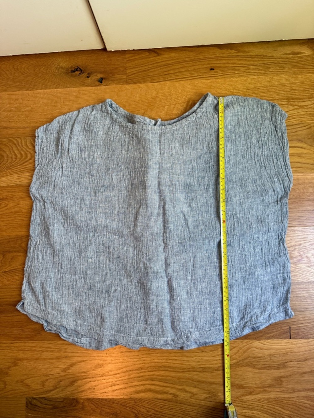 Lightweight Women's Linen Top - Picture 2 of 4
